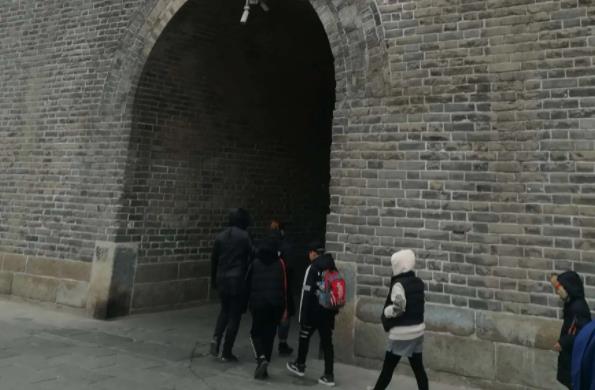 關(guān)于描寫夢(mèng)回故鄉(xiāng)的現(xiàn)代詩歌